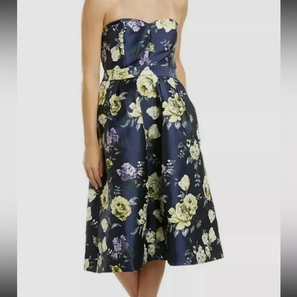 NWT ▶️ Alexia Admor ◀️ Navy Blue Tapestry Floral Strapless Knee Length Dress - Picture 1 of 17